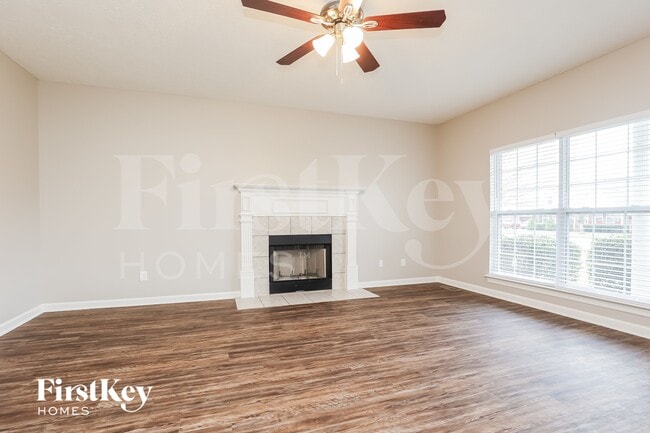 Photo - 837 Manderlay Way