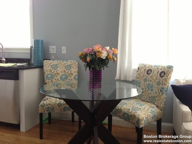 Photo - 195 W 3rd St