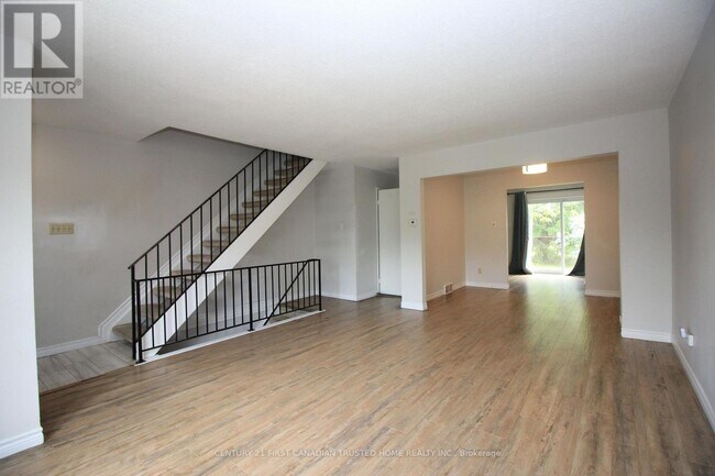 Photo - 70 Fiddlers Green Rd
