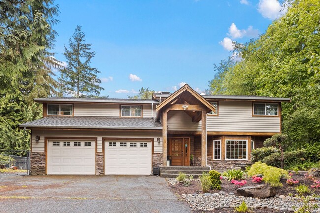 Spacious Custom Executive Home w/Sauna, Ho... - Spacious Custom Executive Home w/Sauna, Ho...