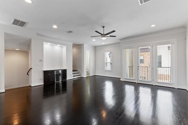 Photo - 1525 Johnson St