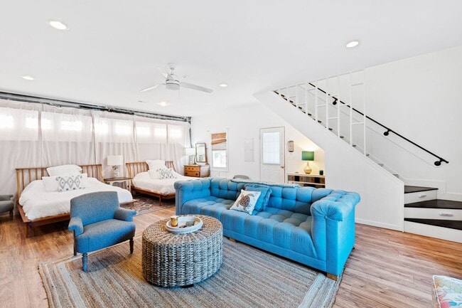 Building Photo - Tranquil Loft Retreat with Open Floorplan!... Unit The Loft