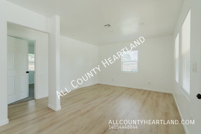 Photo - 2100 N Redmond Ave