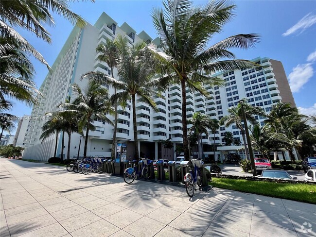 Building Photo - 2899 Collins Ave Unit 1642 Rental