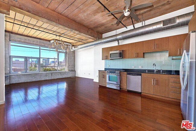 Building Photo - 530 S Hewitt St Unit 319 Rental