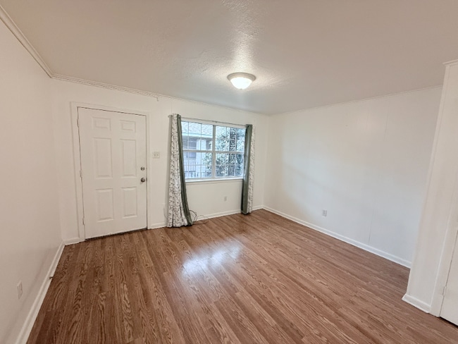 Photo - 629 Papworth Ave Unit Apt F