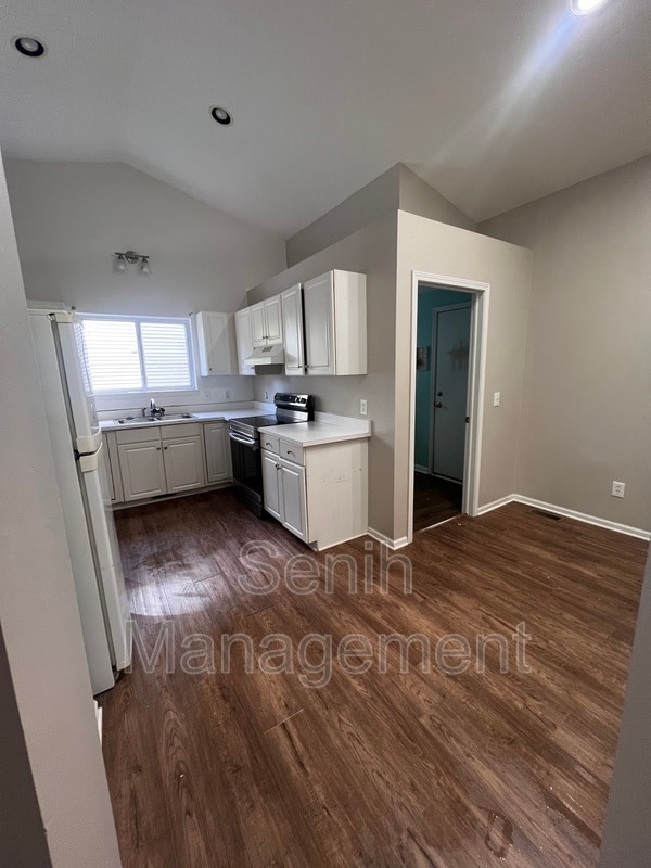 Photo - 315 Victorian Ln