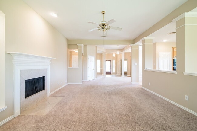 Photo - 11 Crest Gate