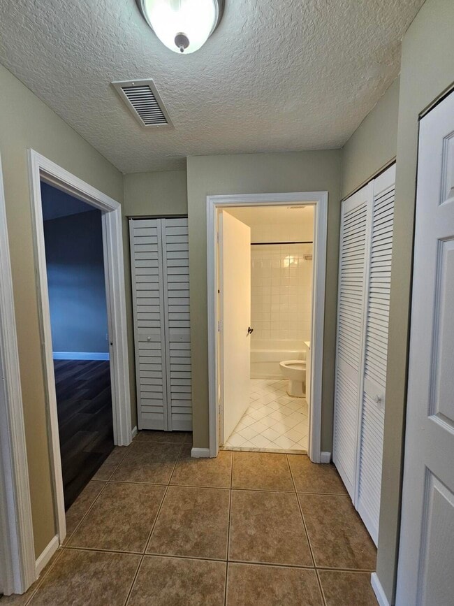 Photo - 3490 Briar Bay Blvd Unidad 206