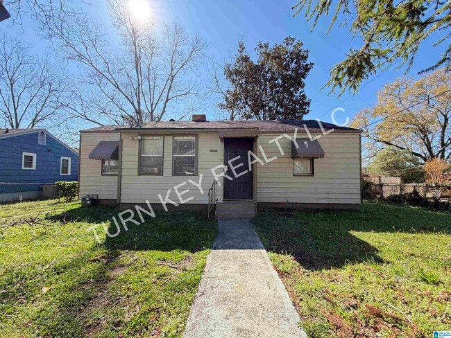 Building Photo - 305 McPherson Ave