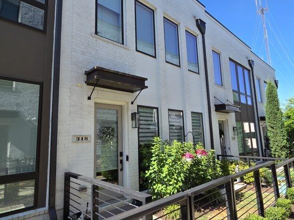 Photo - 318 Gibson St SE