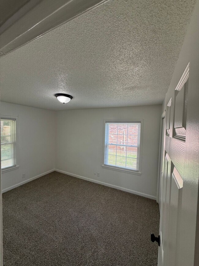 Photo - 322 W Whatley St