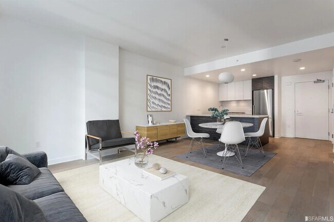 Photo - 1688 Pine St