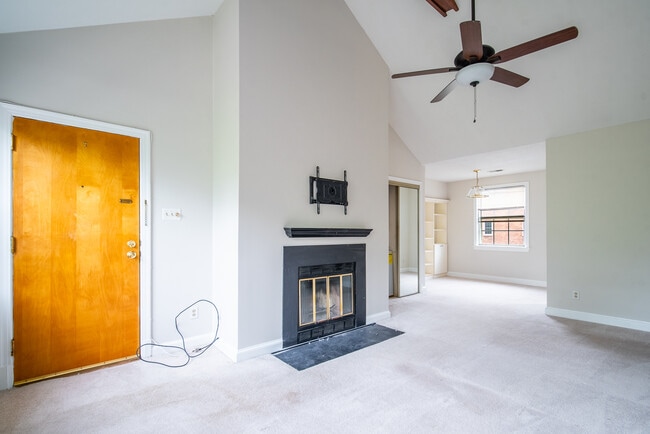 Photo - 2405 Arlington Blvd Unit #202