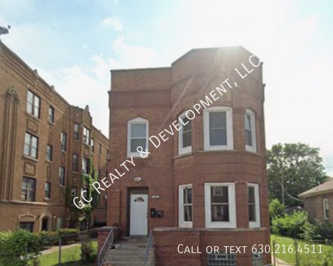 Building Photo - 11347 S King Dr Unit 1