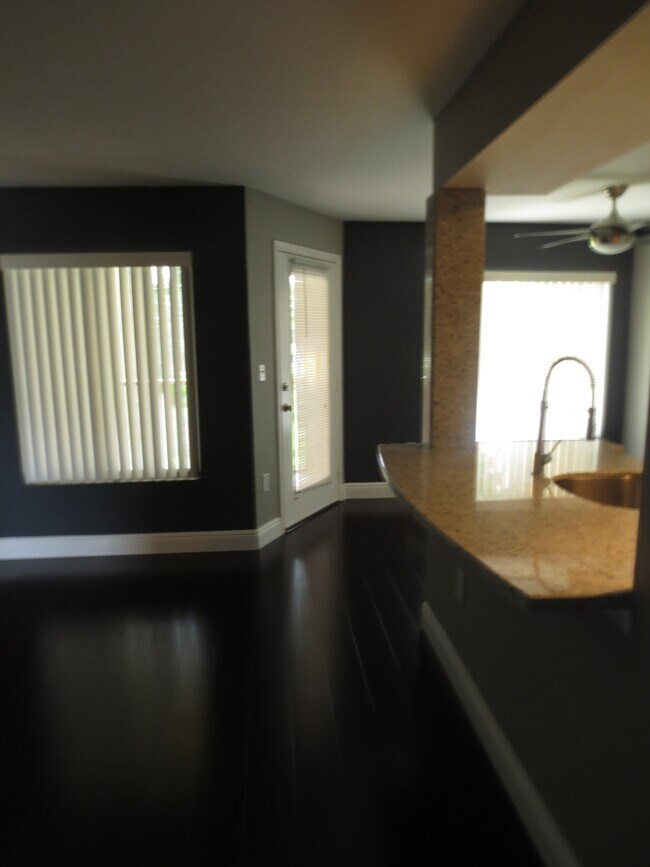 2405 NW 33rd St Unit 1211