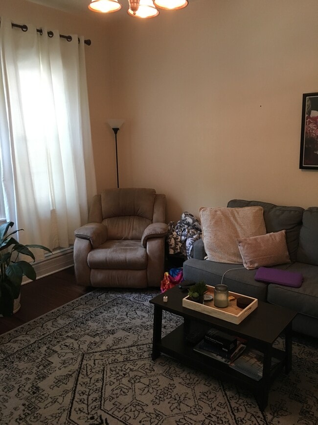 Photo - 1331 W George St Unit 1