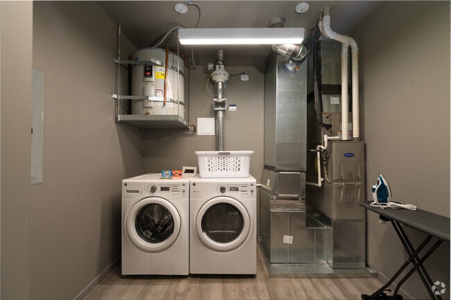 2BR, 1BA - 1,270SF - Laundry
