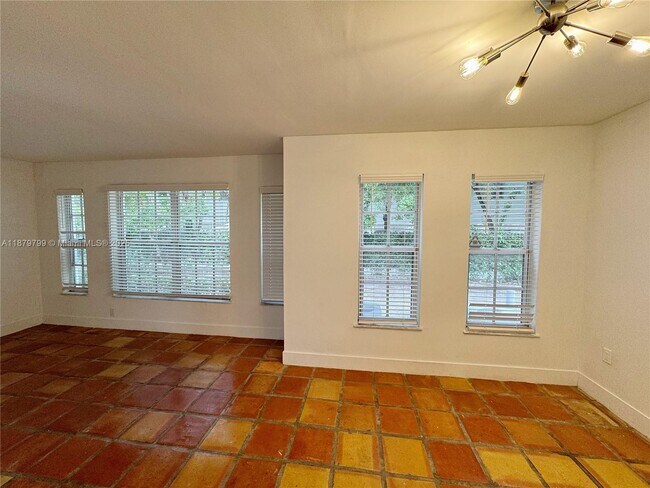 Photo - 2918 Bird Ave Unidad 3