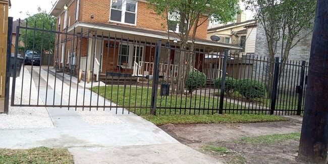 Photo - 4823 Jackson St Unit #1A