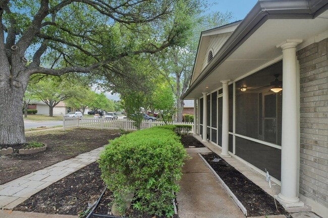 Photo - 1300 Leah Ln