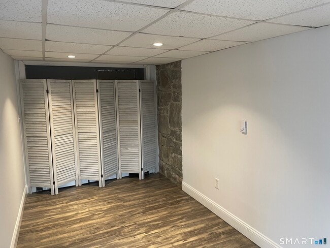 Photo - 377 Horse Pond Rd