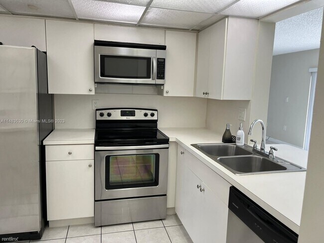 Photo - 3 br, 2.5 bath House - 1341 SW 124th Ct # 4-E