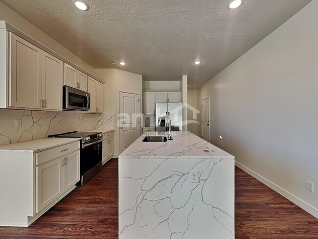 Photo - 1268 W Mahogany St