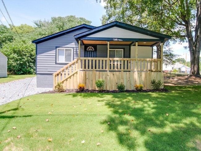 Building Photo - Beautifully Remodeled 3-bedroom, 2 bath house