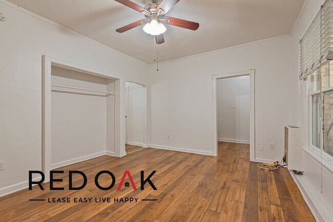 Photo - ~$200 OFF Each Month~ Spacious, Beautiful ... Unidad 215