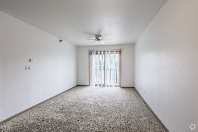 2BR, 2BA - 816SF - Living Room