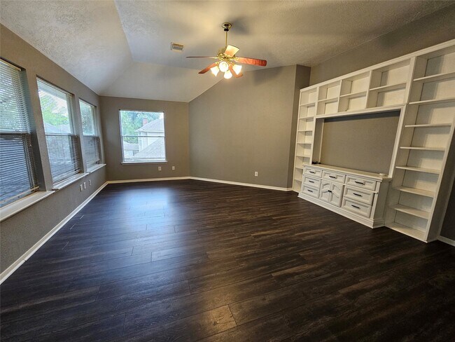 15015 Dawnbrook Dr