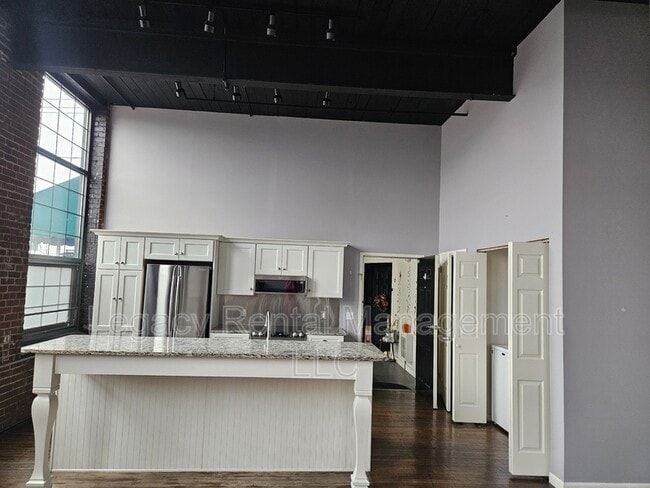 Photo - 324 Allen St