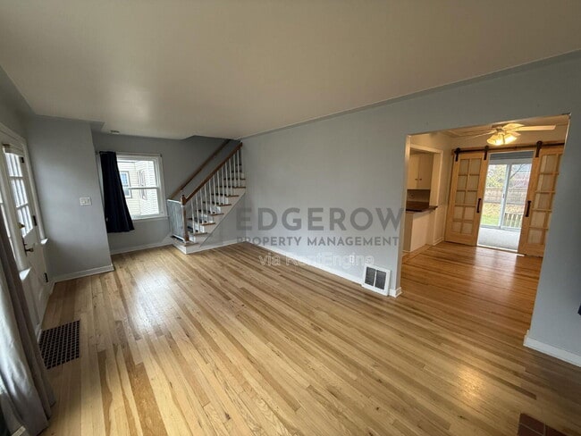 Photo - 844 Reynard St SE