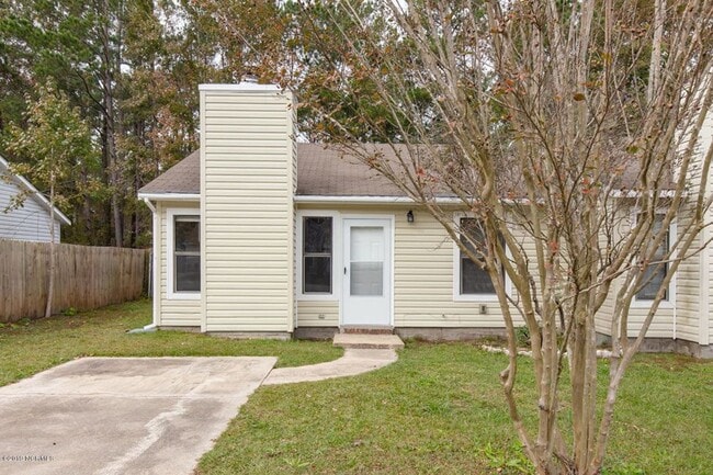 Building Photo - 2 Bedroom, 2 Bathroom Home