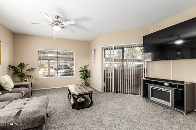 Photo - 10030 W Indian School Rd Unidad 101