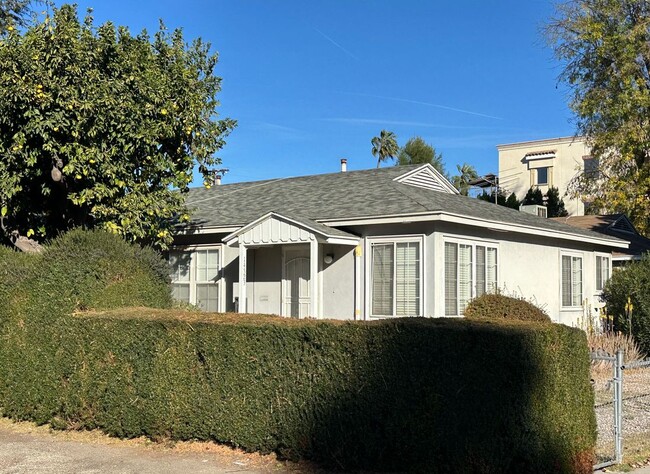 Building Photo - 14323 Burbank Blvd Rental