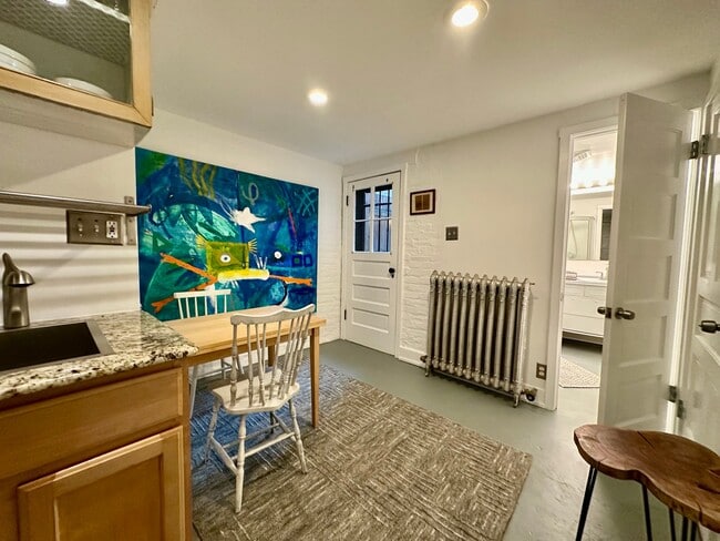 Photo - 805 C St NE