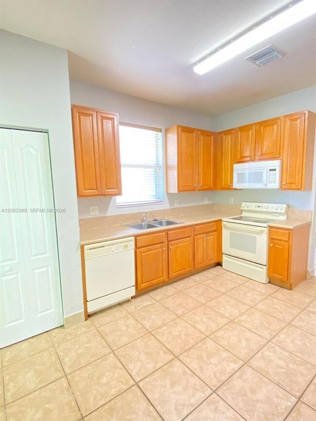 2302 NE 37th Terrace