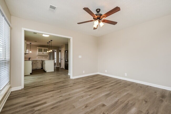 Photo - 3102 Creekview Ln
