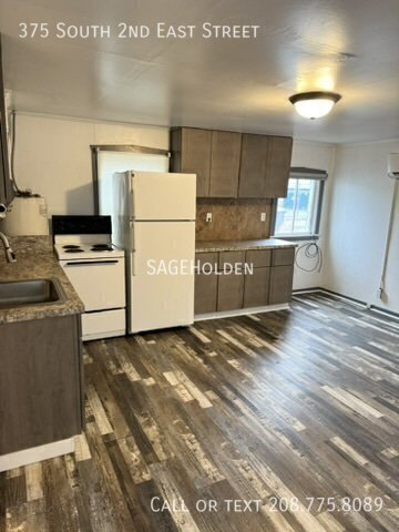 Photo - 375 S 2nd E St