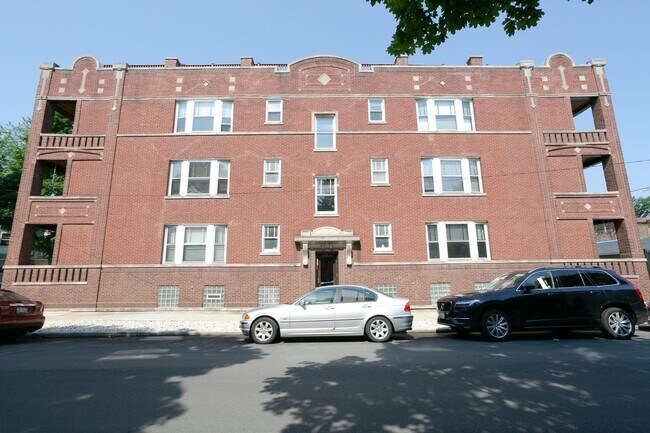Building Photo - 3338 N Wolcott Ave Unit 1