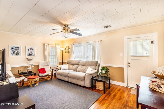 Photo - 313 St Thomas St