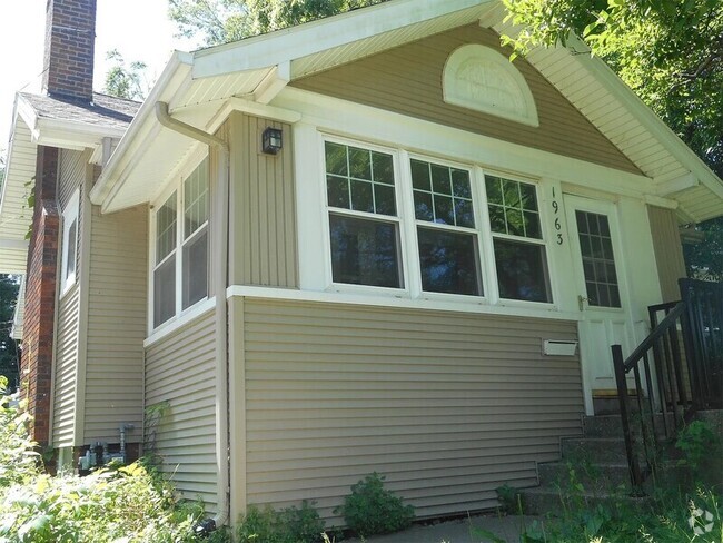 Building Photo - 1963 B Ave NE Rental