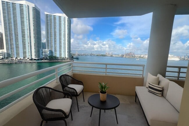 Building Photo - 888 Brickell Key Dr Unit 806