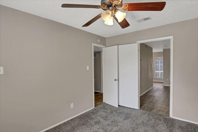 Diamond Loch Apartment Homes
