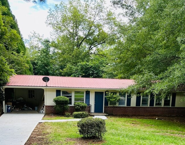 Now Available! Newly Renovated 3 BR/2 BA i... - Now Available! Newly Renovated 3 BR/2 BA i... House