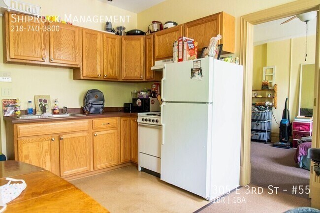 Photo - 305 E 3rd St Unidad #55