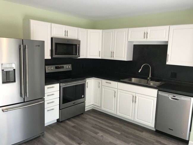 Photo - 18288 Swiss Dr