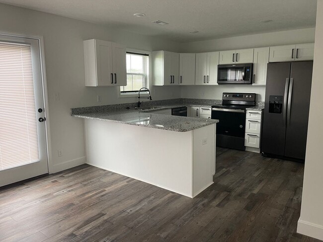 Photo - 3 BEDROOM 2.5 BATHROOM TOWNHOUSE FOR RENT